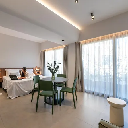 Centro Aparthotel 4*